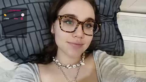 Snapshot of mia_boone chatting on 12/04/24, 06:11 mia_boone online show from 12/04/24, 06:11