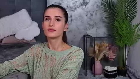 Snapshot of mia_carter99 chatting on 10/19/25, 08:31 Freya Allen online show from 10/19/25, 08:31