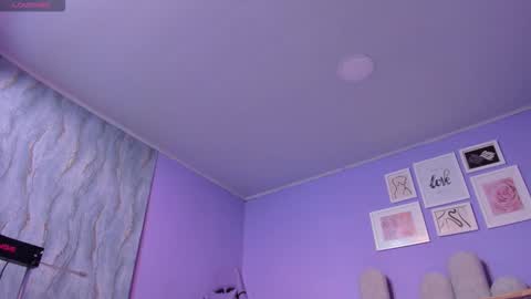 mia online show from 10/21/25, 11:22