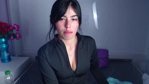mia_charlothe online show from 12/12/24, 08:21