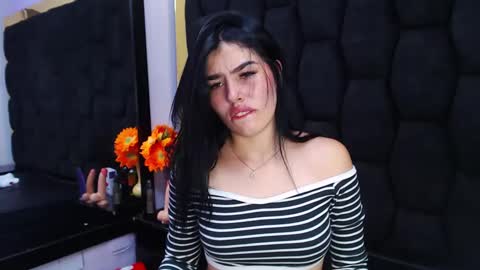 mia_charlothe online show from 02/13/25, 05:22