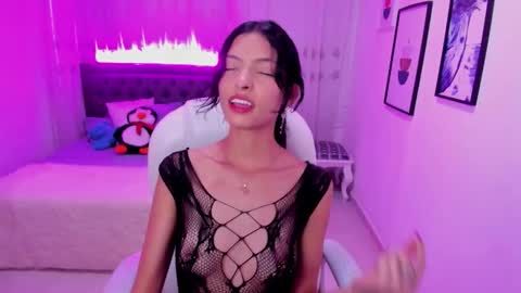 Mia online show from 11/26/25, 08:10