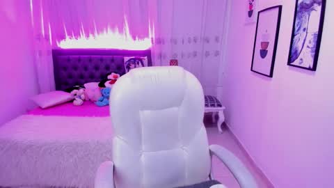 Mia online show from 12/03/25, 09:57