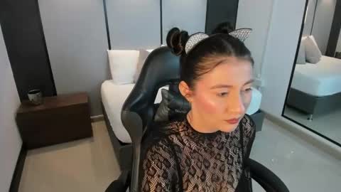 M I A  online show from 05/21/26, 02:40