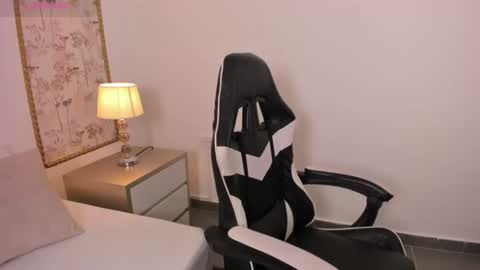 M I A  online show from 06/11/26, 02:53