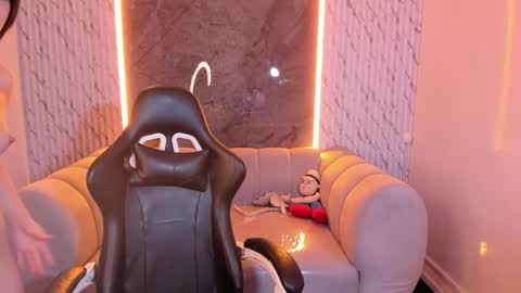 Snapshot of mia_collins_b chatting on 11/14/25, 01:10 mia_collins_b online show from 11/14/25, 01:10