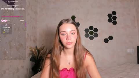 Snapshot of mia_com chatting on 10/09/25, 02:04 Mia  next stream Thursday 1400 UTC1 Friday 1400 UTC1 online show from 10/09/25, 02:04