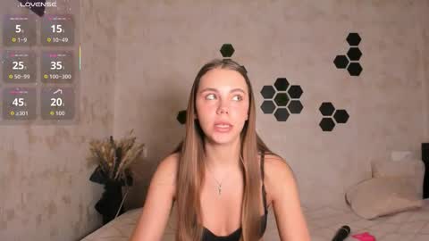 Mia  next stream Thursday 1400 UTC1 Friday 1400 UTC1 online show from 10/29/25, 02:19