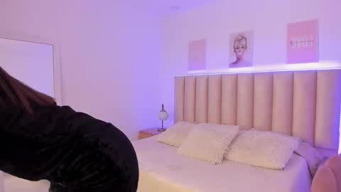 mia_corner online show from 09/14/25, 04:39