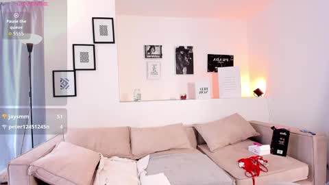 mia_corner online show from 09/28/25, 06:35