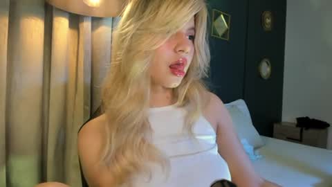 M I A  online show from 06/10/26, 07:13