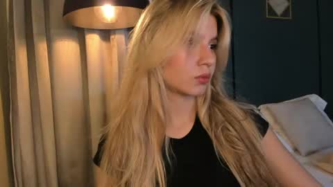 M I A  online show from 06/17/26, 07:04