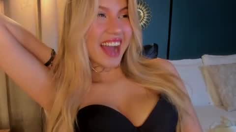 M I A  online show from 06/30/26, 07:15