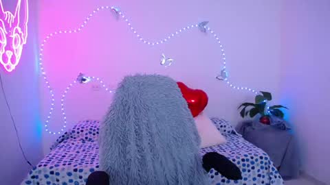 mia_cute_girl online show from 06/04/26, 12:00