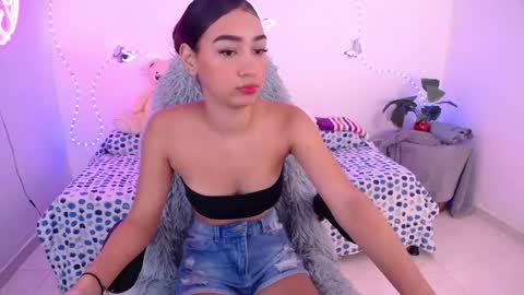 mia_cute_girl online show from 06/05/26, 12:11