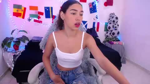 Snapshot of mia_cute_girl chatting on 06/30/26, 01:12 mia_cute_girl online show from 06/30/26, 01:12