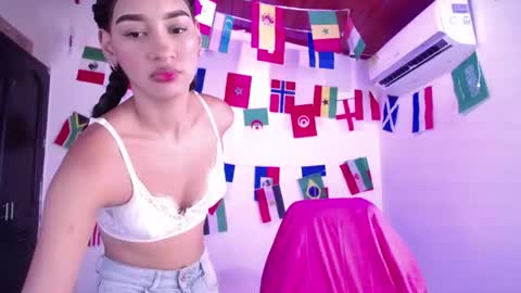 Snapshot of mia_cute_girl chatting on 07/04/26, 06:25 mia_cute_girl online show from 07/04/26, 06:25