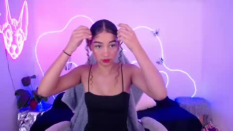 Snapshot of mia_cute_girl chatting on 07/26/26, 12:12 mia_cute_girl online show from 07/26/26, 12:12