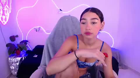 Snapshot of mia_cute_girl chatting on 07/28/26, 12:12 mia_cute_girl online show from 07/28/26, 12:12