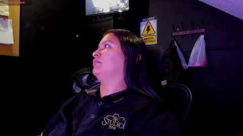 Snapshot of mia_daniela_ chatting on 10/31/25, 06:03 Mia daniela online show from 10/31/25, 06:03