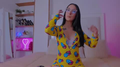 Snapshot of mia_daniellshot chatting on 03/12/25, 11:20 Sarah Luna online show from 03/12/25, 11:20