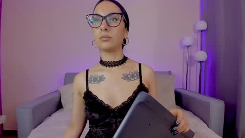 Snapshot of mia_daniellshot chatting on 04/19/26, 12:37 Sarah Luna online show from 04/19/26, 12:37