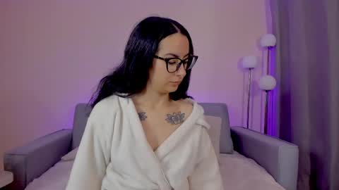 Snapshot of mia_daniellshot chatting on 04/21/26, 12:00 Sarah Luna online show from 04/21/26, 12:00