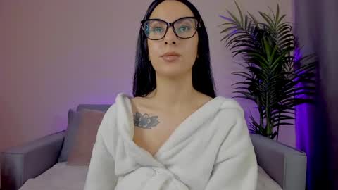 Snapshot of mia_daniellshot chatting on 04/25/26, 11:24 Sarah Luna online show from 04/25/26, 11:24
