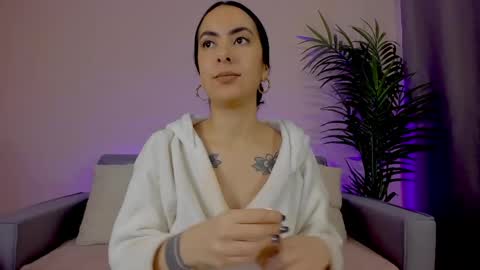 Snapshot of mia_daniellshot chatting on 04/30/26, 12:11 Sarah Luna online show from 04/30/26, 12:11