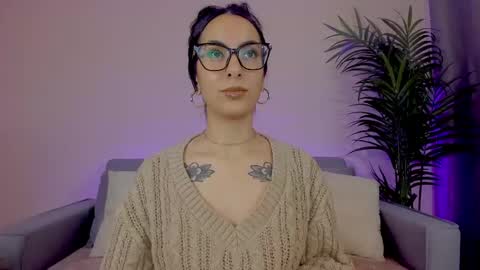 Snapshot of mia_daniellshot chatting on 05/06/26, 01:16 Sarah Luna online show from 05/06/26, 01:16