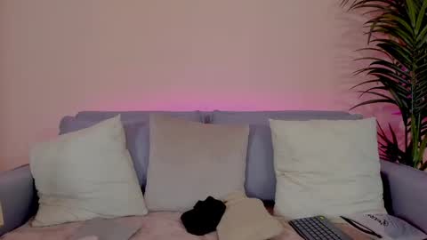Snapshot of mia_daniellshot chatting on 05/13/26, 01:30 Sarah Luna online show from 05/13/26, 01:30