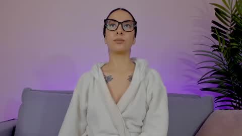 Snapshot of mia_daniellshot chatting on 05/19/26, 12:33 Sarah Luna online show from 05/19/26, 12:33