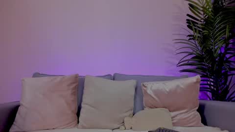 Snapshot of mia_daniellshot chatting on 05/20/26, 12:11 Sarah Luna online show from 05/20/26, 12:11