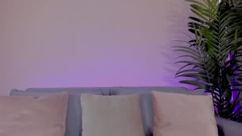 Snapshot of mia_daniellshot chatting on 05/25/26, 01:50 Sarah Luna online show from 05/25/26, 01:50