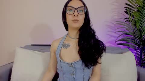 Snapshot of mia_daniellshot chatting on 06/07/26, 01:59 Sarah Luna online show from 06/07/26, 01:59