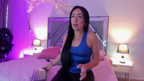 mia_davis__ online show from 07/06/26, 11:29
