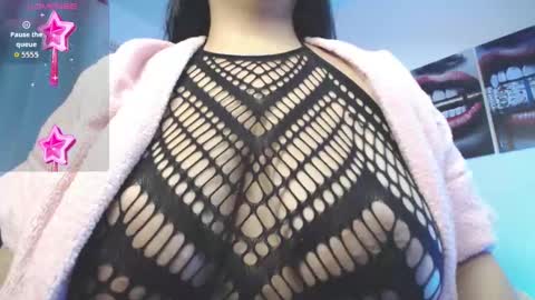 Mia online show from 09/27/25, 10:20