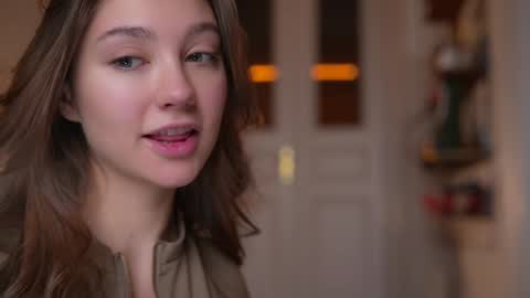 Snapshot of mia_dynasty chatting on 10/05/25, 04:27 Mia online show from 10/05/25, 04:27