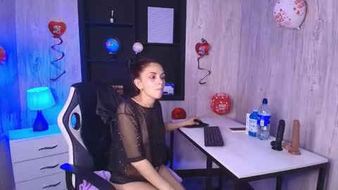 mia_esposito2 online show from 09/30/25, 03:11
