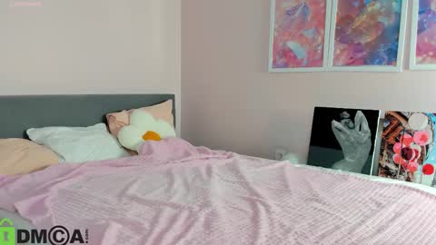 Mia online show from 11/27/25, 03:08