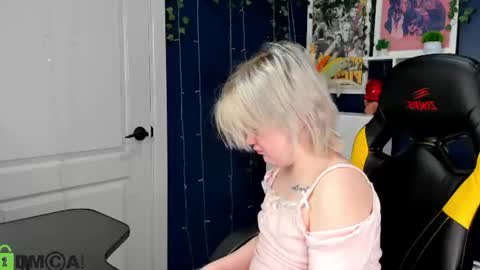 Mia online show from 06/11/26, 03:04