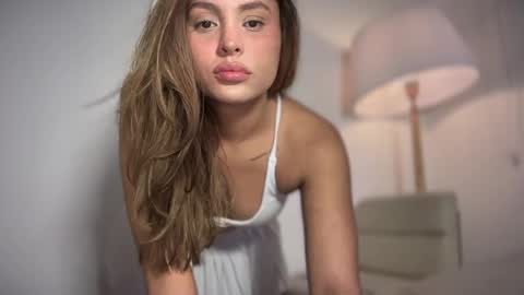 mia_ferrer777 online show from 05/22/26, 11:21
