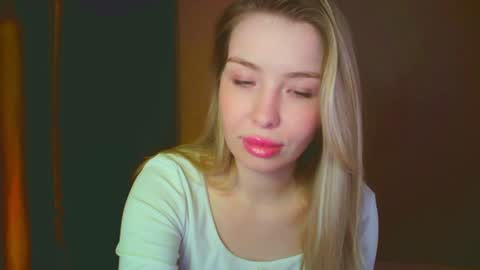 Snapshot of mia_fleur_ chatting on 12/06/24, 05:55 Mia online show from 12/06/24, 05:55