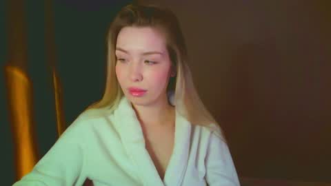 Snapshot of mia_fleur_ chatting on 12/12/24, 07:37 Mia online show from 12/12/24, 07:37