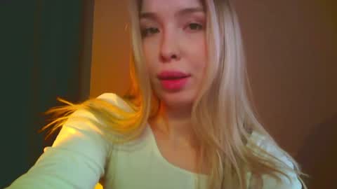 Snapshot of mia_fleur_ chatting on 12/14/24, 11:56 Mia online show from 12/14/24, 11:56