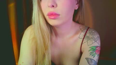 Snapshot of mia_fleur_ chatting on 01/08/25, 02:57 Mia online show from 01/08/25, 02:57