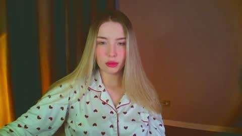 Snapshot of mia_fleur_ chatting on 01/14/25, 09:45 Mia online show from 01/14/25, 09:45