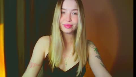 Snapshot of mia_fleur_ chatting on 01/16/25, 08:57 Mia online show from 01/16/25, 08:57