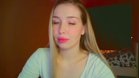 Snapshot of mia_fleur_ chatting on 02/06/25, 02:33 Mia online show from 02/06/25, 02:33