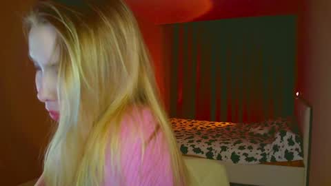 Snapshot of mia_fleur_ chatting on 02/24/25, 10:47 Mia online show from 02/24/25, 10:47